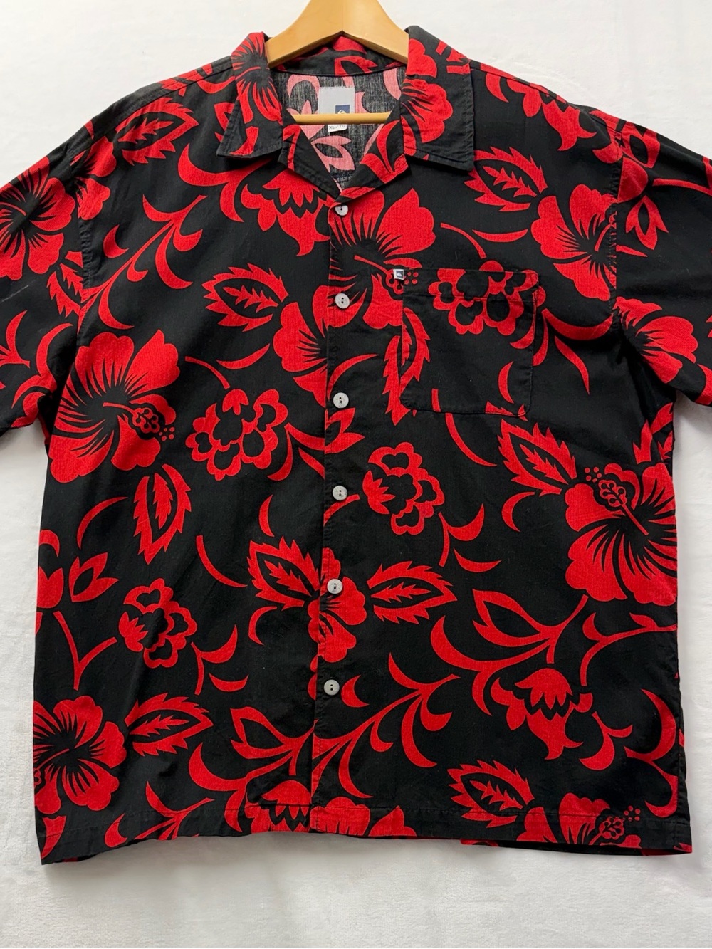 Vintage Quicksilver Hibiscus Print Button Down Black and Red Men’s XL